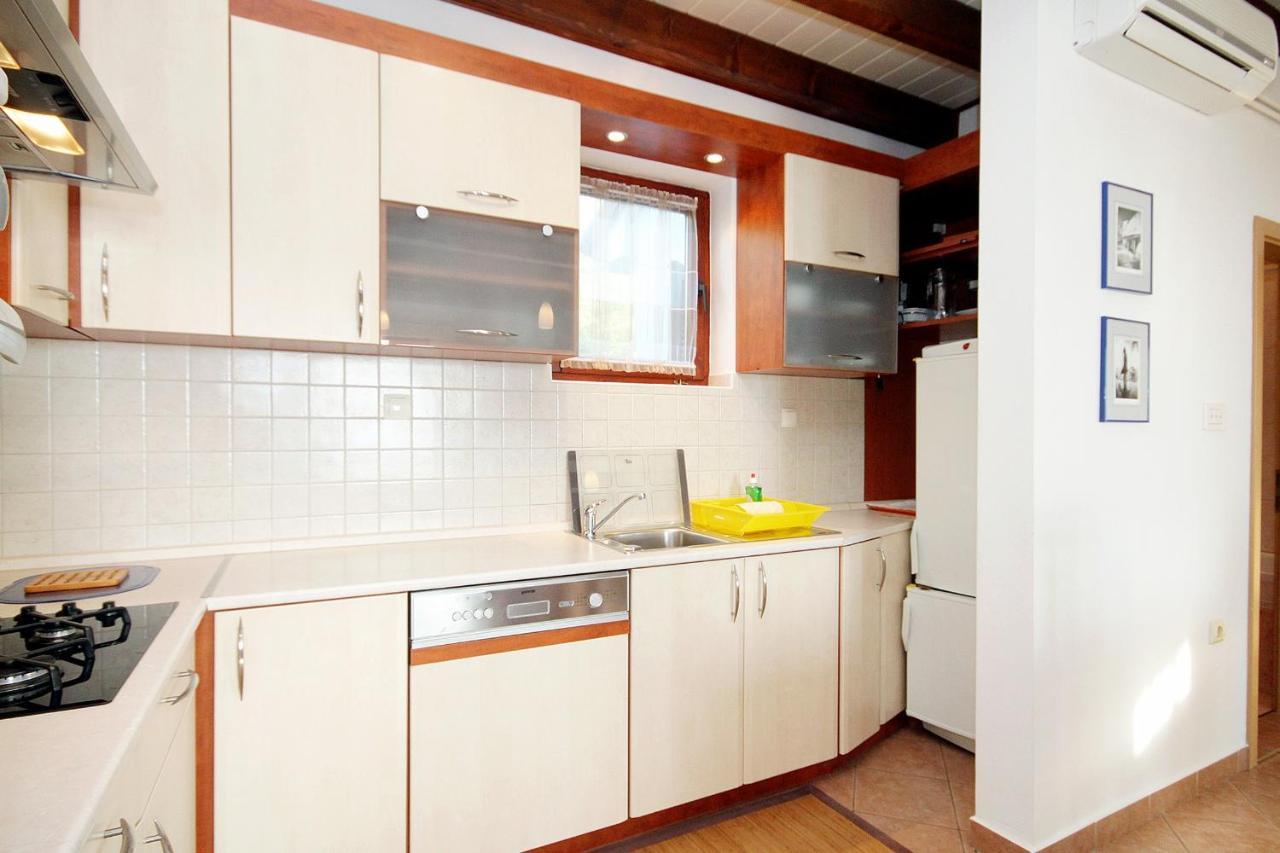 Apartment Klenovica 5580B ภายนอก รูปภาพ